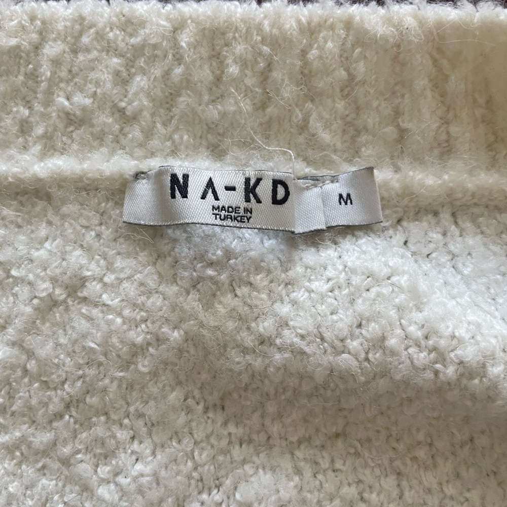 NA-KD Cropped Wide Sleeve V Neck Sweater - Picture 3 of 4